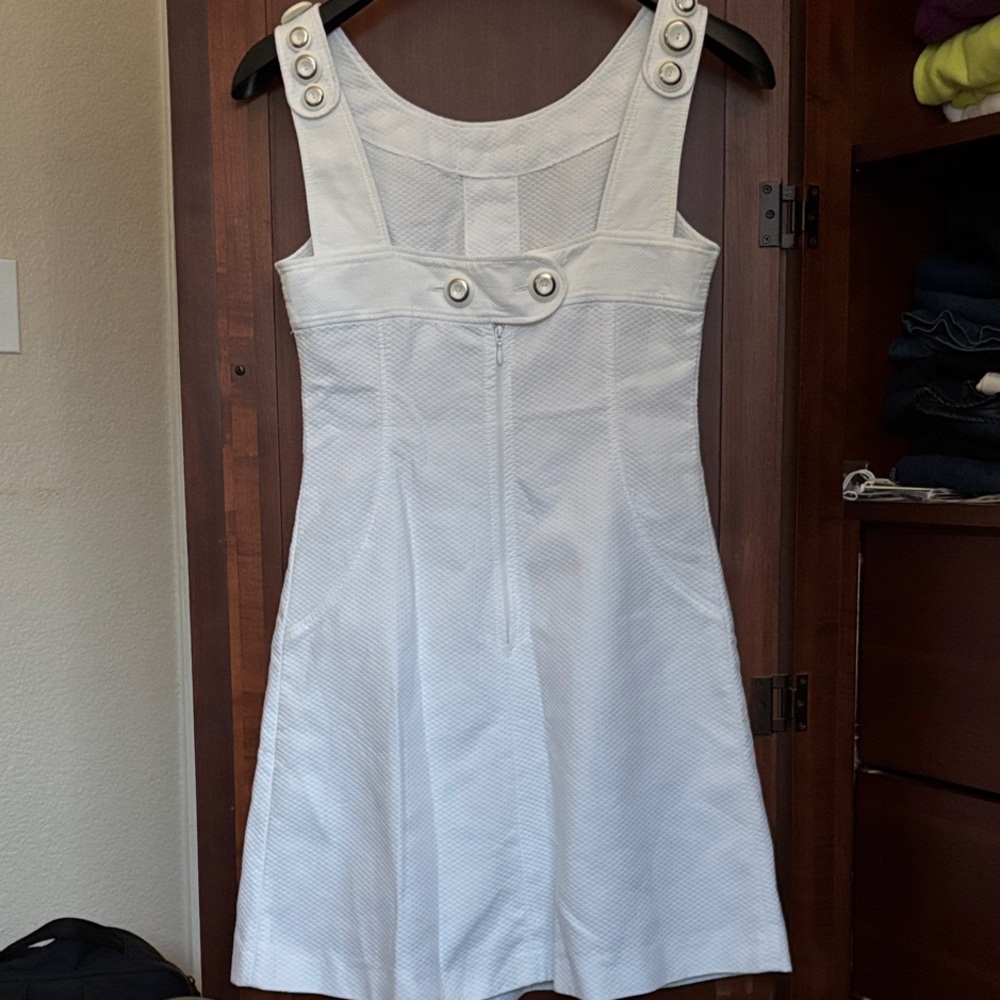 Elegant White Sleeveless Dress with Whimsical Button Detailing - Picture 4 of 7